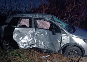 Çanakkale'de midibüs ile otomobil çarpıştı; 1 ölü 4 yaralı