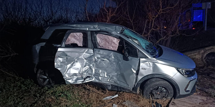 Çanakkale'de midibüs ile otomobil çarpıştı; 1 ölü 4 yaralı