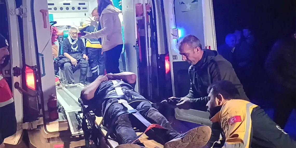 Çanakkale'de midibüs ile otomobil çarpıştı; 1 ölü 4 yaralı