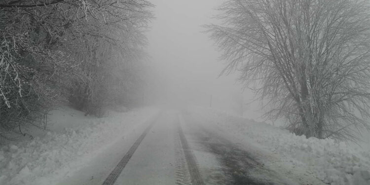Çanakkale'nin yüksek kesimlerinde kar yağışı