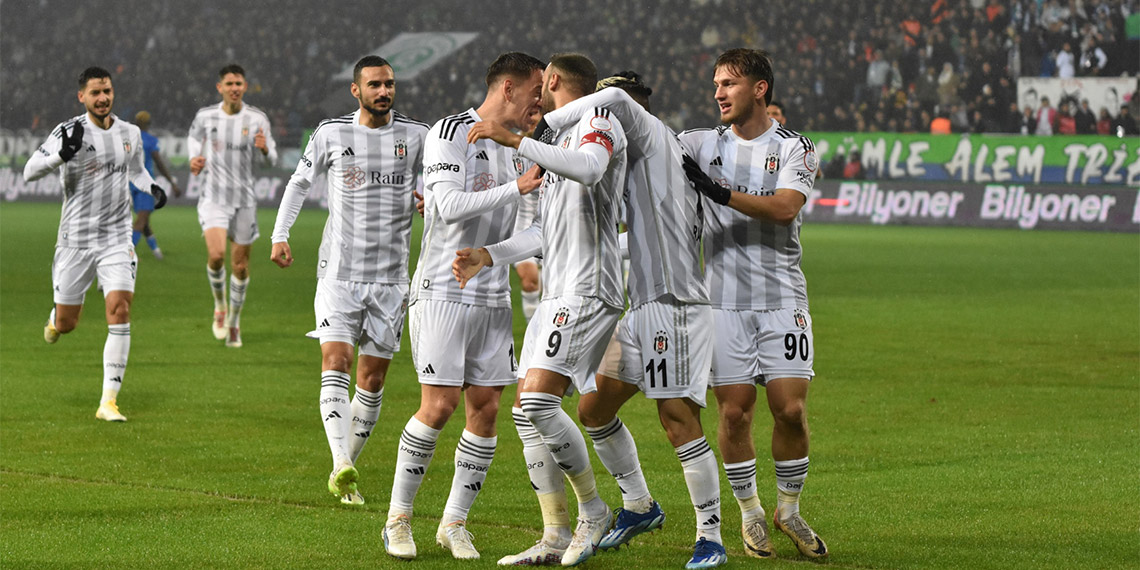 Çaykur Rizespor Beşiktaş'a 4-0 mağlup oldu
