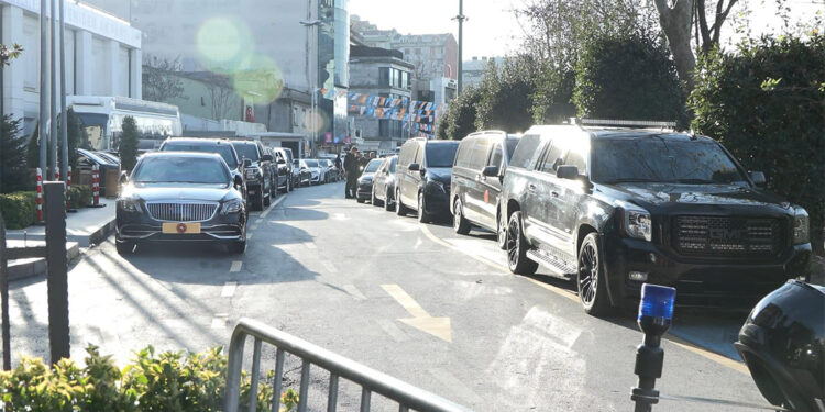 Erdoğan Sütlüce'deki AK Parti İstanbul İl Başkanlığı'na geldi