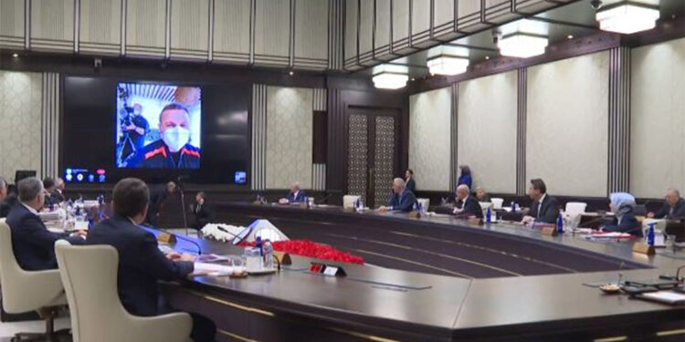 Erdoğan ilk Türk uzay yolcusu ile görüştü