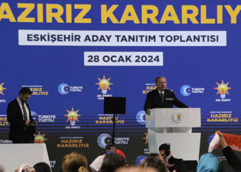 Milletimizle kol kola, yürek yüreğe vererek tüm oyunları bozduk