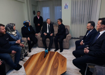 Cumhurbaşkanı Erdoğan'dan, şehit Tunahan Evcin'in ailesine taziye ziyareti