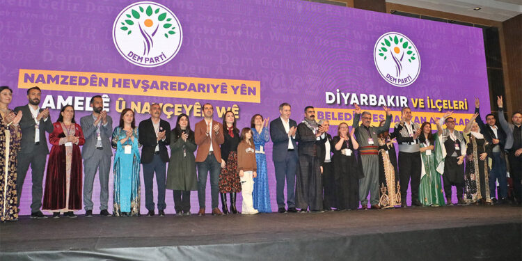 DEM Parti 96 merkezin belediye eş başkan adaylarını açıkladı