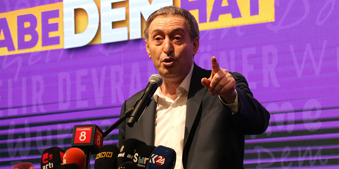 DEM Parti 96 merkezin belediye eş başkan adaylarını açıkladı. Programda konuşan DEM Parti Eş Genel Başkanı Tülay Hatimoğulları, 100 bine yakın delegasyonun katılımıyla adayların belirlendiğini belirtti.