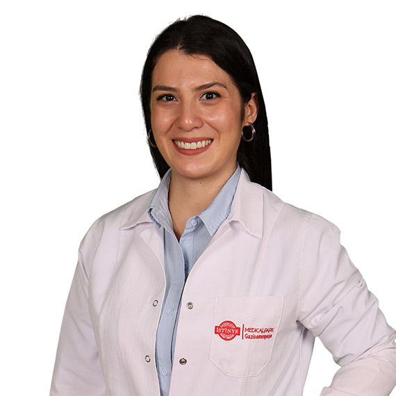 Pedodonti Uzmanı Dt. Merve Mandal, Sömestir tatilinin özellikle okul döneminde diş bakımını ihmal eden ve yeterli özveriyi gösteremeyen çocukların diş kontrolleri için en uygun zaman olduğunu vurguladı.