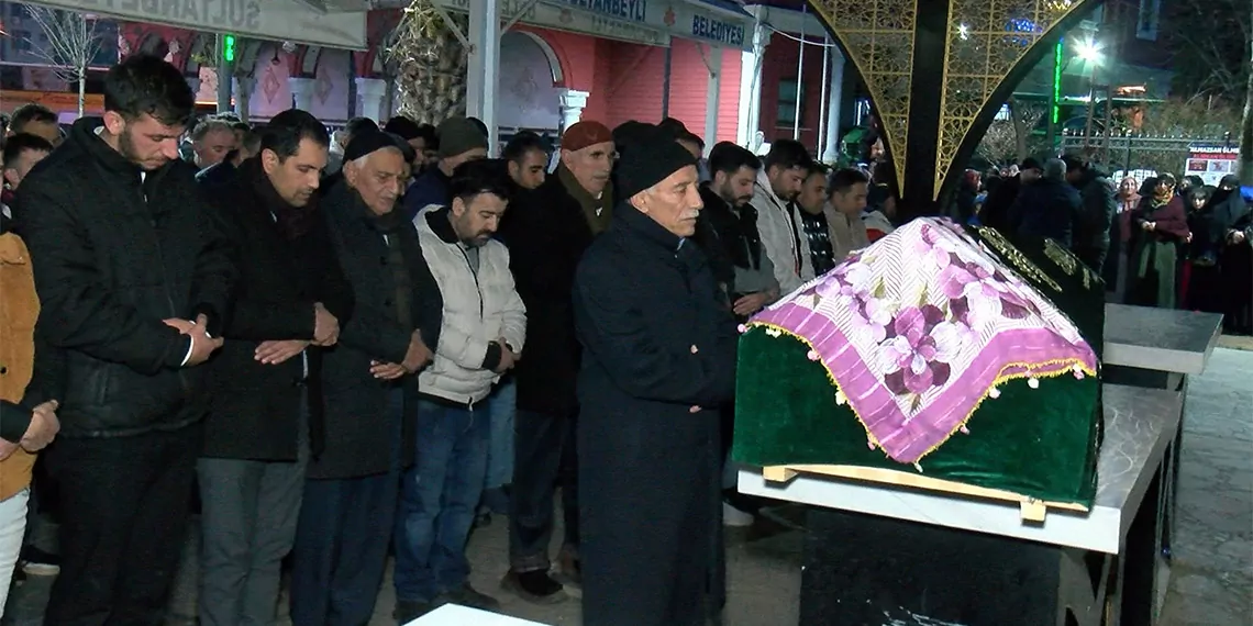 Sultanbeyli'de düğün salonunda öldürülen 19 yaşındaki kader i̇rgören son yolculuğuna uğurlandı. Olay sırasında intihar girişiminde bulunan taşan'ın tedavisi ise devam ediyor.  