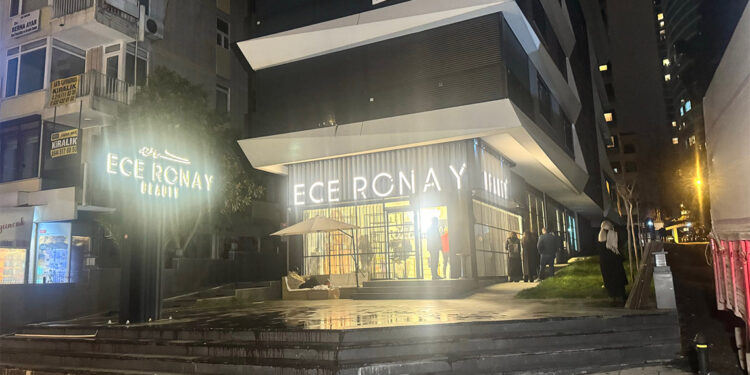 Ece Ronay'ın Bağdat Caddesi'ndeki iş yerine haciz geldi
