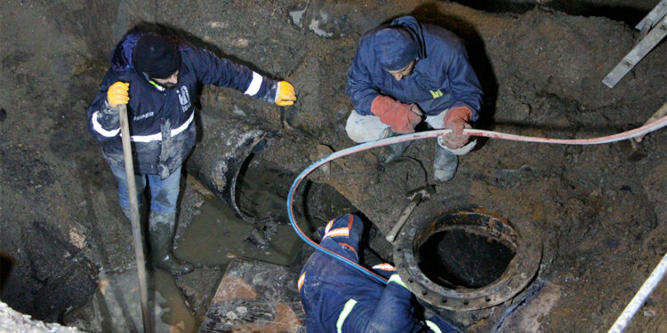 Ortaköy'de ana isale hattı patladı