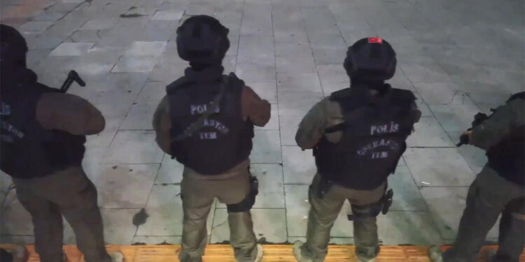 İstanbul'da terör operasyonu; 4 şüpheli yakalandı