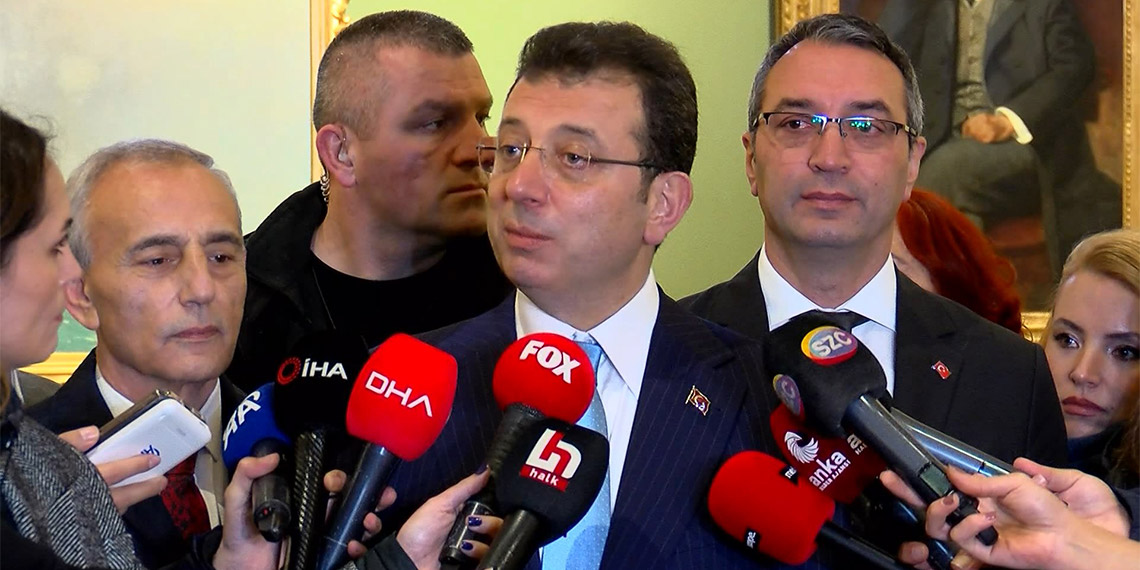 İstanbul Büyükşehir Belediye Başkanı Ekrem İmamoğlu, "Öncelikle Sayın Kurum'a adaylığı hayırlı olsun demek isterim. Umuyorum gayet nezaketli, İstanbul odaklı ve faaliyet, icraat yapılan ve yapılamayan üzerine kurulu bir süreçle yorumlanan bir seçim olsun, temennimiz bu" dedi.