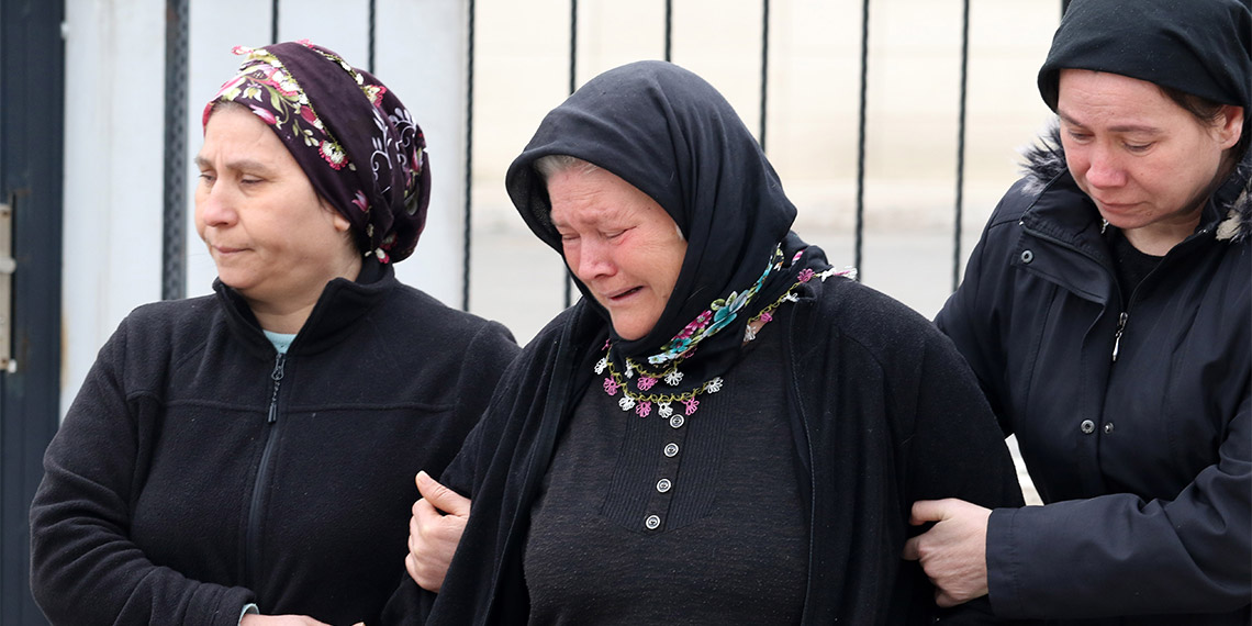 Antalya'da eniştesi Zeynel Boyacı (33) tarafından öldürüldükten sonra boş araziye gömülen Zeynep Ece Aksay'ın cenazesi, yakınları tarafından gözyaşlarıyla alındı.