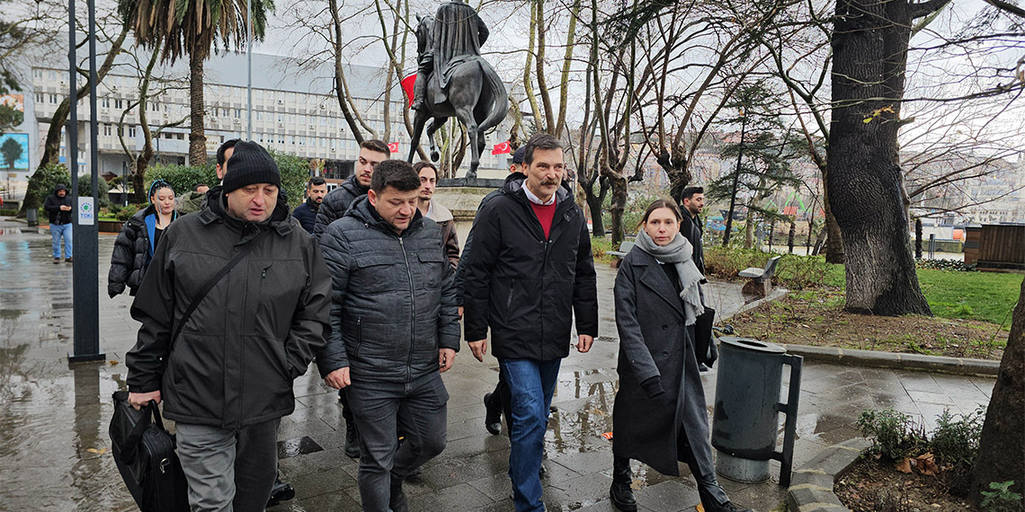 Türkiye İşçi Partisi (TİP) Genel Başkanı Erkan Baş, "İster AKP’de, ister CHP’de, ister MHP’de, ister İYİ Parti’de olsun; o belediye meclisinde bir tane Türkiye İşçi Partili varsa artık o belediye meclisinde hırsızlık yapılamaz. Türkiye siyasetindeki bütün dengeleri hep beraber değiştireceğiz” dedi.