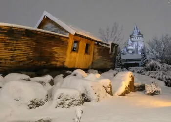 Eskişehir'de kar yağışı; kent beyaza büründü