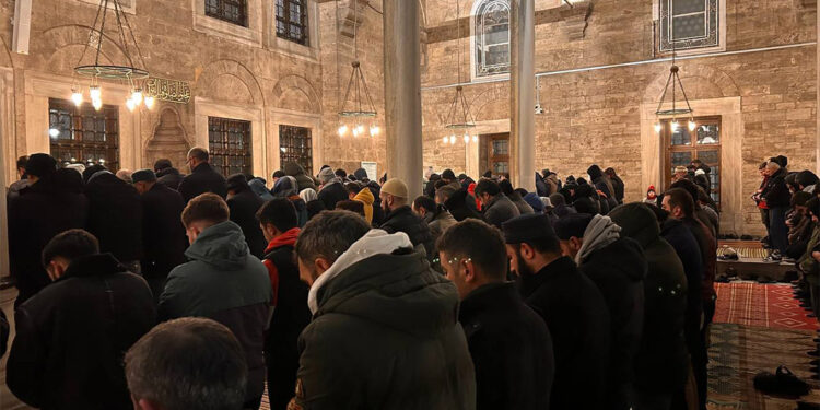 Şehit olan askerler için Eyüpsultan'da dua edildi