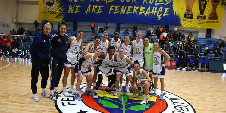 Fenerbahçe Alagöz Holding adını yarı finale yazdırdı