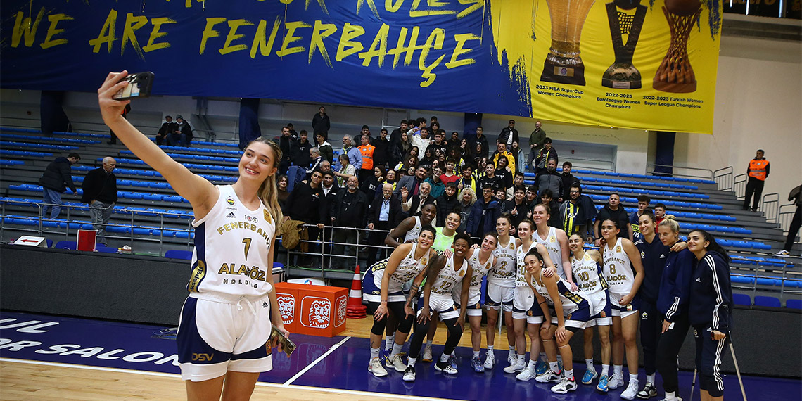 Fenerbahçe Alagöz Holding adını yarı finale yazdırdı