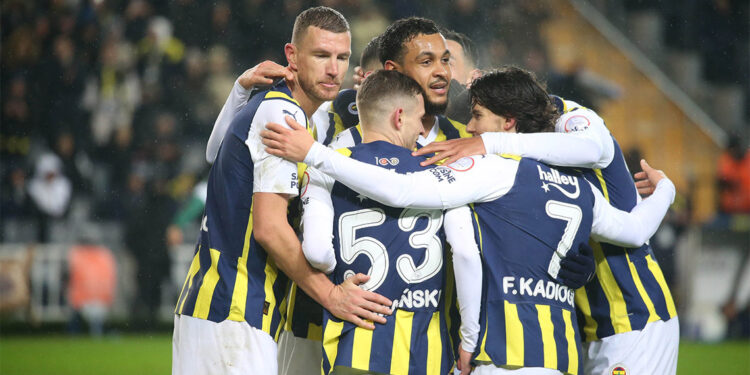 Fenerbahçe Konyaspor'u 7-1 mağlup etti