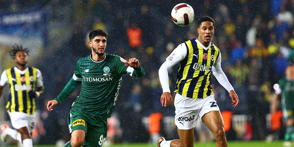 Süper Lig'de 16'ncı haftanın erteleme karşılaşmasında Konyaspor deplasmanda Fenerbahçe'ye 7-1 mağlup olunca Konyaspor Hakan Keleş ile yollarını ayırdı.