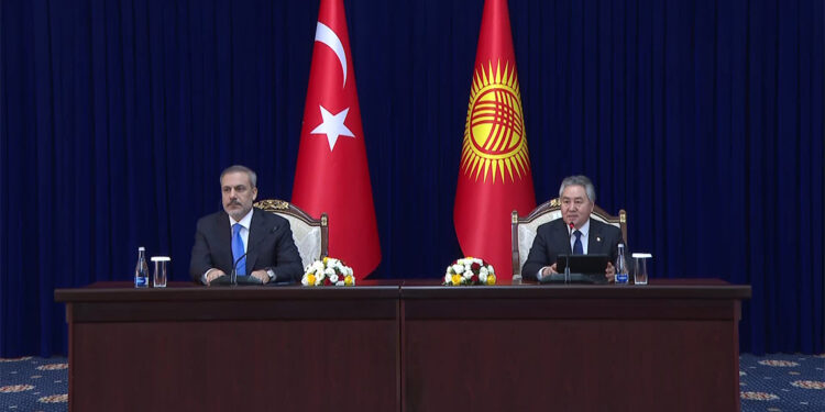 Hakan Fidan Bişkek'te basın toplantısı düzenledi