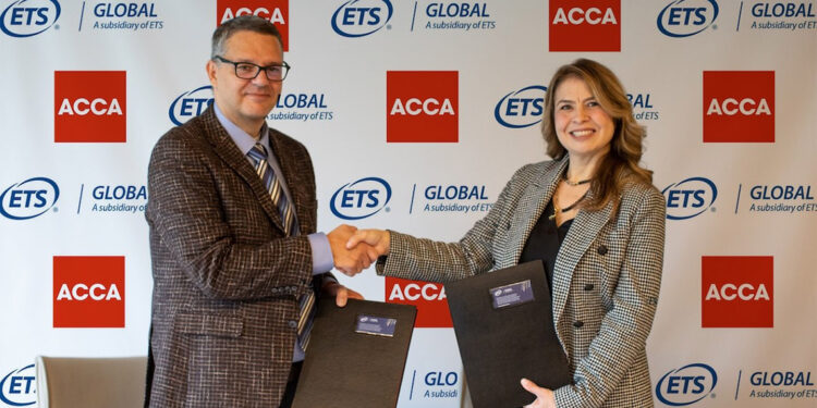 Finans ve muhasebe profesyonellerinin dil eğitimi için iş birliği