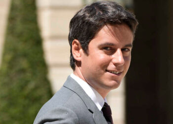 "Macron Boy" lakaplı Fransa'nın en genç ve ilk eş cinsel Başkanı Gabriel Attal kimdir?