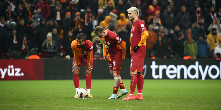 Çok acele sağ bek sol bek istiyorum