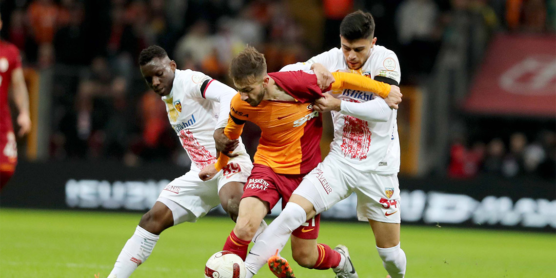 Galatasaray Teknik Direktörü Okan Buruk, "Golün iptal edilmesine anlam veremedim. VAR’dan da uyarı gelebilirdi. Genelde VAR’dan uyarı gelmezdi" dedi.