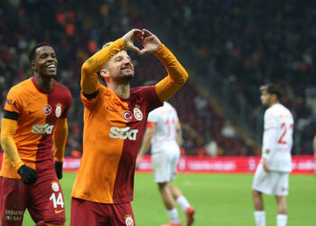 Türkiye'nin en büyük takımında oynuyoruz