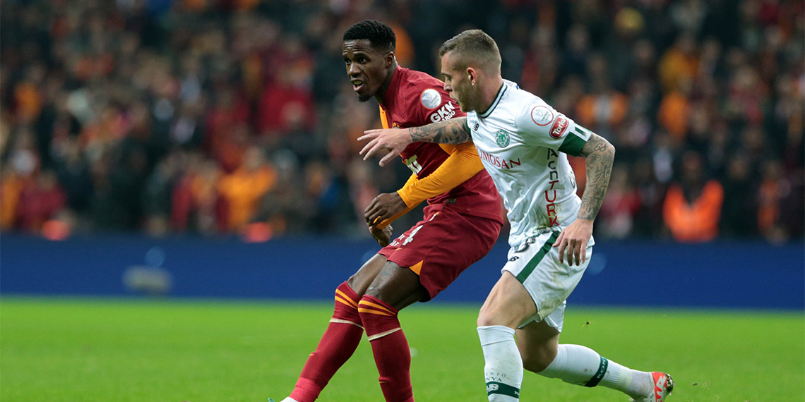 Galatasaray Teknik Direktörü Okan Buruk, "Takım, aynı konsantrasyonla, aynı istekle performans ortaya koyabiliyor. Bu da demek oluyor ki oyuncular mutlu, keyifleri yerinde. Elimizden gelenin en iyisini vererek Galatasaray'ı şampiyon yapmak istiyoruz" dedi.