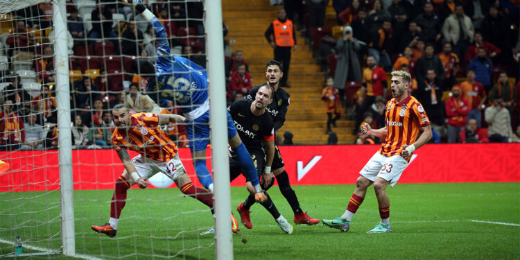 Galatasaray Ümraniyespor'u 3-1 mağlup etti