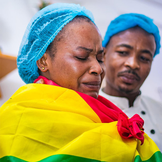 Ganalı şef 227 saat yemek pişirerek dünya rekoru kırdı