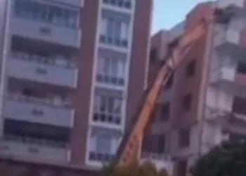 Gaziantep'te ağır hasar alan 6 katlı bina çöktü