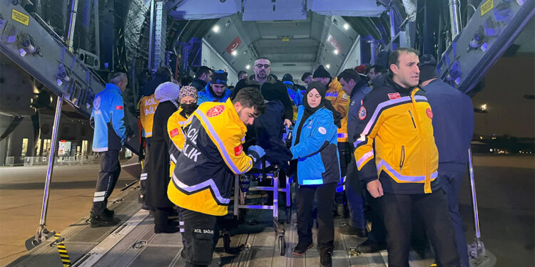 Gazzeli 85 hasta ve yaralı Türkiye’ye getirildi