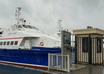 İstanbul'da sağanak yağış nedeniyle vapur seferleri iptal edildi