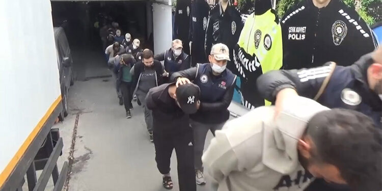 İstanbul'da yılbaşı gecesi eylem hazırlığındaki DEAŞ üyeleri yakalandı