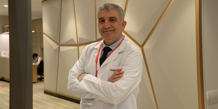 Göğüs duvarı şekil bozuklukları özgüven kaybına yol açıyor