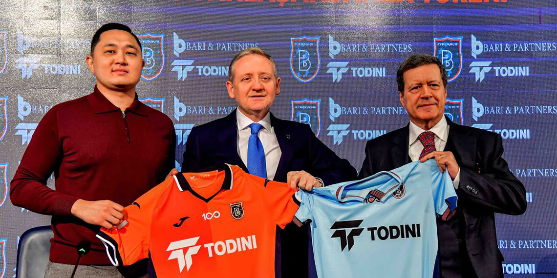 Başakşehir Başkanı Göksel Gümüşdağ, İsrailli futbolcu Eden Karzev'in sosyal medya hesabından yaptığı paylaşımla ilgili, "Eden Karzev'in savunmasını değerlendirip, bir karar alacağız" dedi.