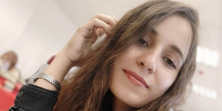 Sabah akşam balkona çıkıp kızım Gülistan'ı gözlüyorum