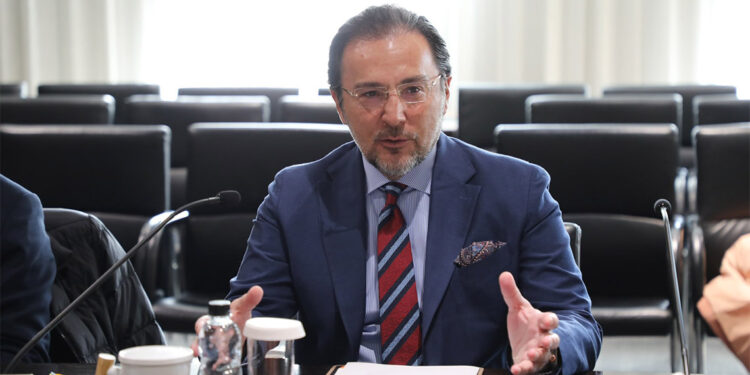 PttAVM'den çocuklara astronot kostümü
