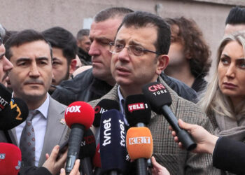 Ekrem İmamoğlu Santa Maria Kilisesi'ni ziyaret etti