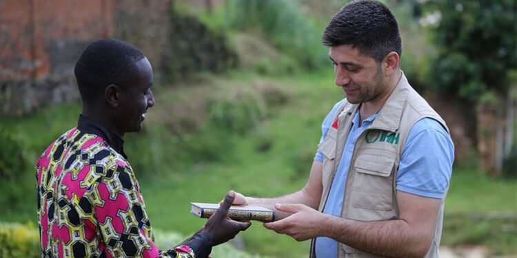 İHH, 24 bin 370 adet Kur'an-ı Kerim hediye etti