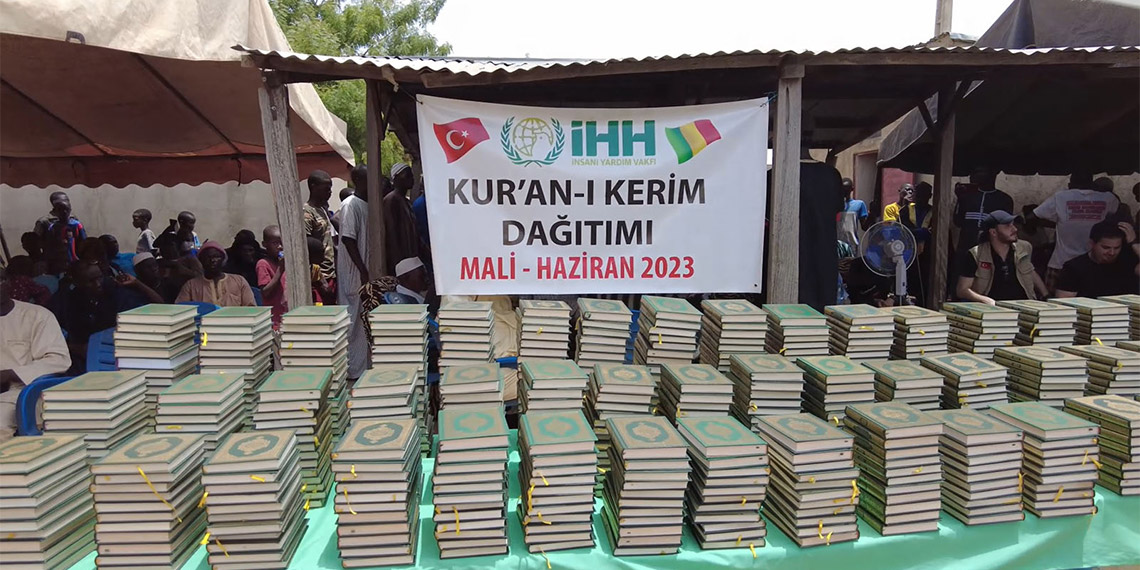 İHH, 24 bin 370 adet Kur'an-ı Kerim hediye etti