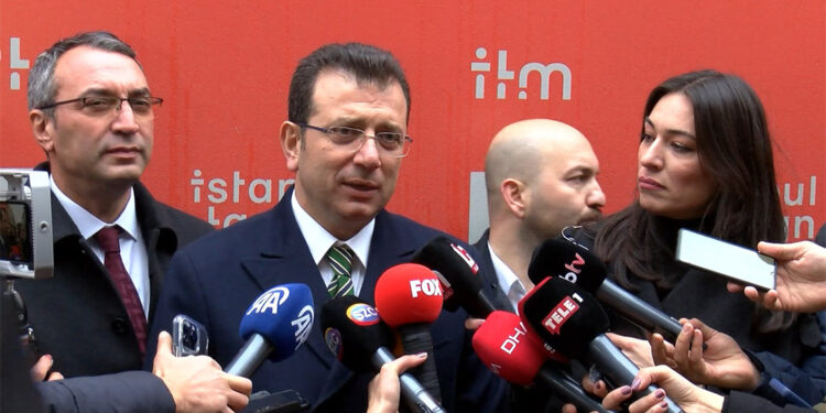 Ekrem İmamoğlu'na taş atmak prim yapacak zannediliyor