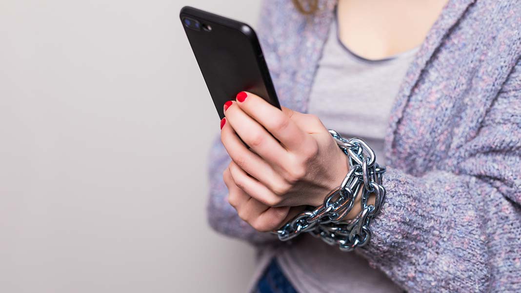 Ticaret Bakanlığı'nın Dijital Mecralarda Reklam ve Haksız Ticari Uygulamalar Araştırma Raporu'na göre, araştırmaya katılanların yüzde 48'i yüksek düzeyde dijital mecra kullanıyor ve internet kullanan her 10 kişiden 4'ü bir mal ya da hizmet satın alma aşamasında internet reklamlarından etkileniyor.