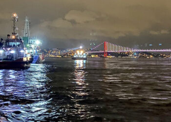 İstanbul Boğazı'nda arıza yapan gemi kurtarıldı