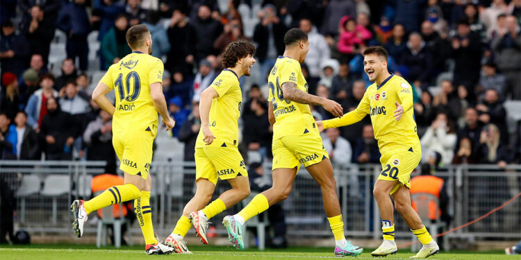 Fenerbahçe İstanbulspor'u 5-1 mağlup etti