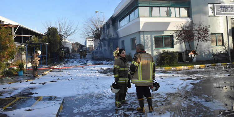 Parfüm fabrikasında çıkan yangınla ilgili 2 tutuklama